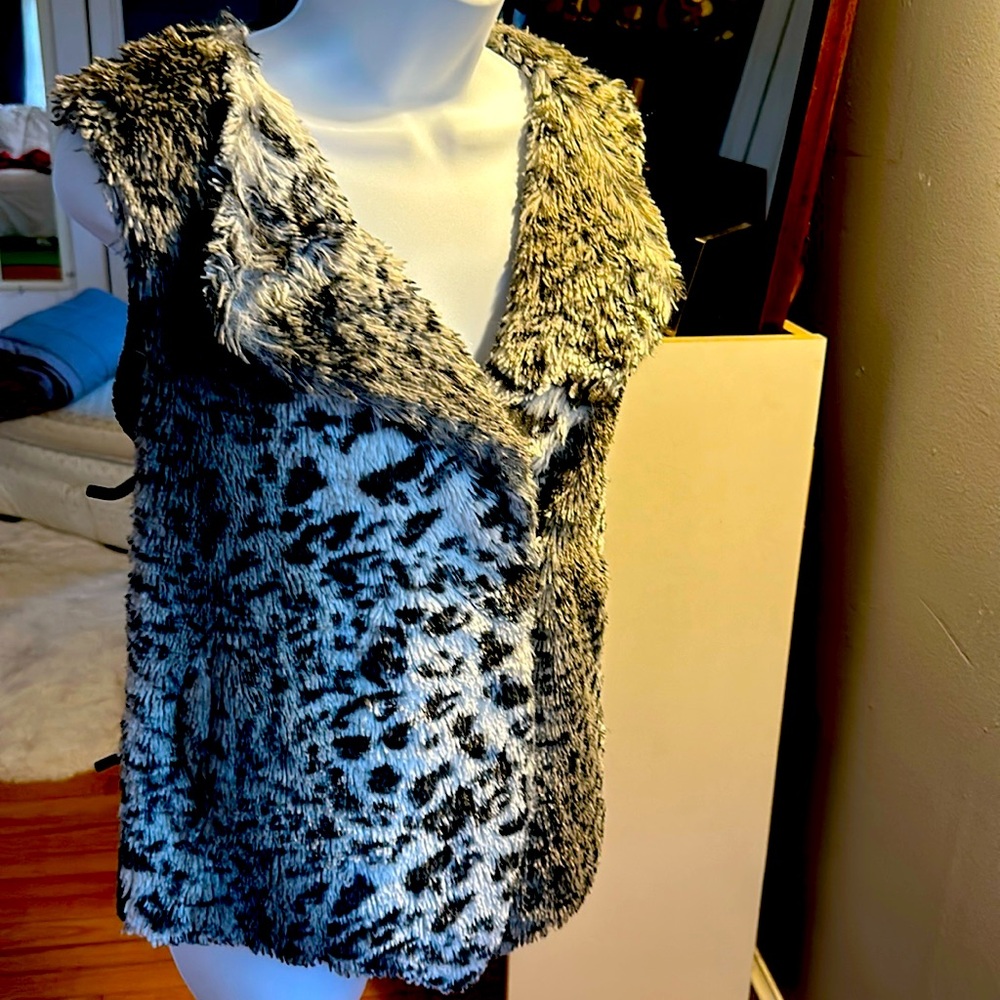 Aqua faux fur vest with side pockets and hooks